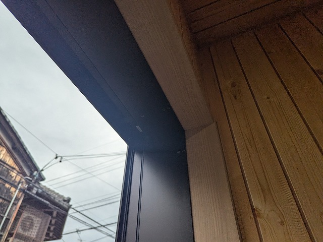 玄関上部の枠まわり