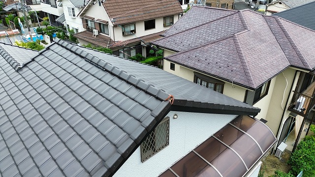 巴瓦の欠けを斜め確認