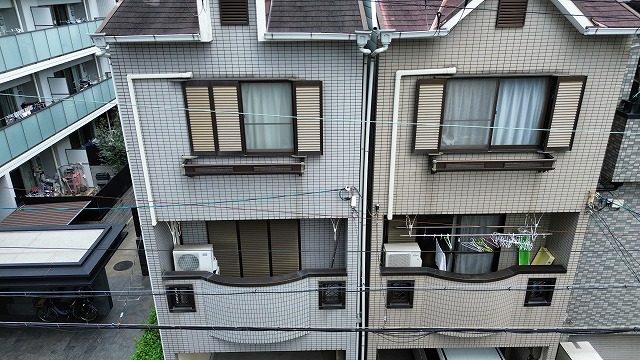 外壁面の雨樋全体