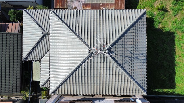 京都市下京区で豪雨後に確認した瓦屋根の漆喰剥がれと老朽化に伴う漆喰詰め直し調査