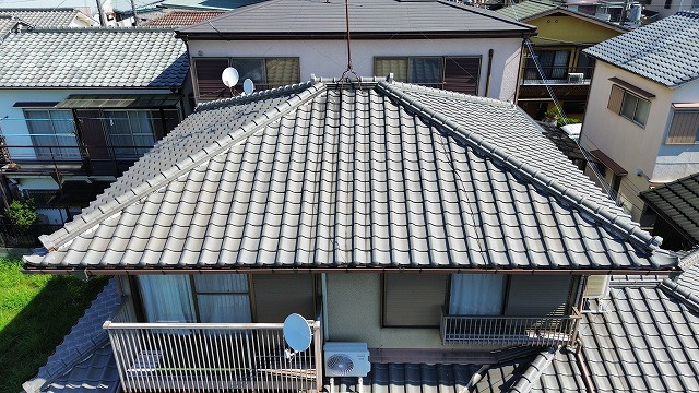 正面から見た瓦屋根