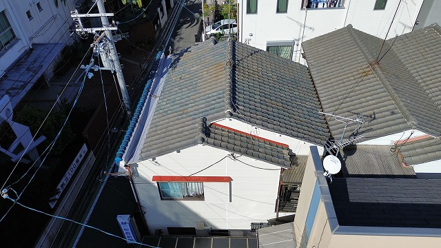 妻側から見た瓦屋根