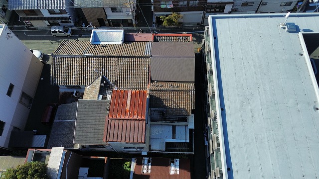 屋根全体の上空写真