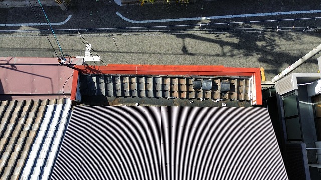 道路側から見た屋根