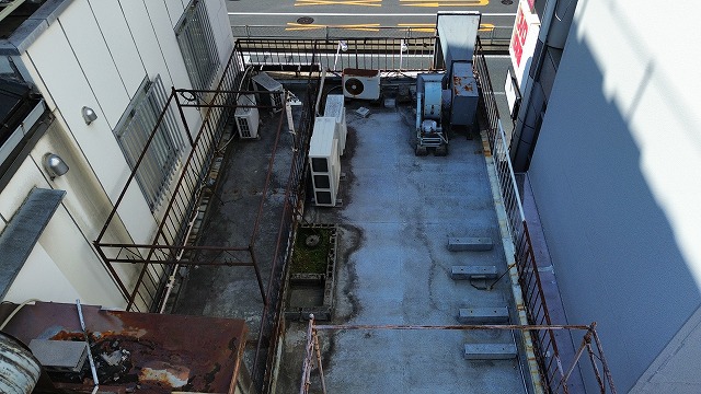 設備が多い屋上全体