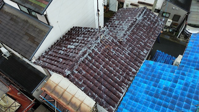 斜め上から見た瓦屋根